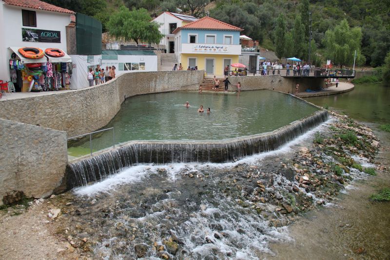 Praia Fluvial do Agroal é praia acessível