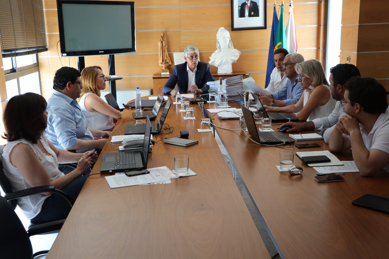 Câmara Municipal atribui votos de reconhecimento e agradecimento