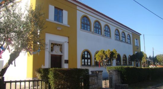 Câmara cede salas da antiga E.B.1 de Atouguia à Vitiourém e à Freguesia de Atouguia