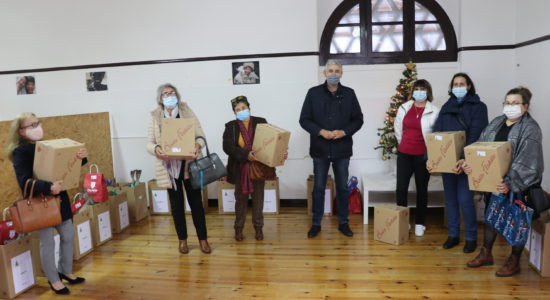 Centro Comunitário do Voluntariado entrega cabazes e prendas de natal