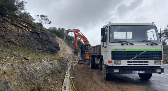 Câmara procede à consolidação de taludes na Estrada de Alvega