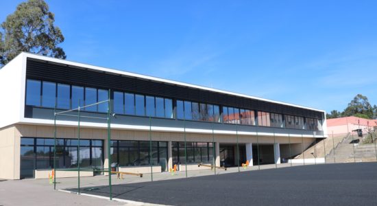 CAXARIAS | Centro Escolar de Carvoeira mais perto da inauguração