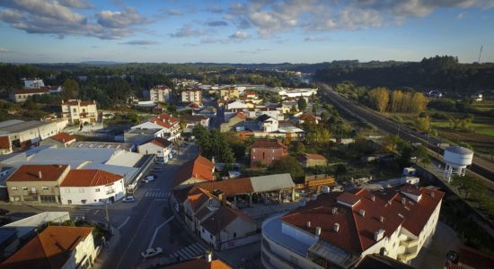 Concursos de reabilitação de ruas em Caxarias e da UCS de Rio de Couros finalizados e aprovados