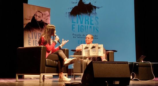 “Livres e Iguais” por Carlão contra o racismo e a discriminação na Semana da Educação