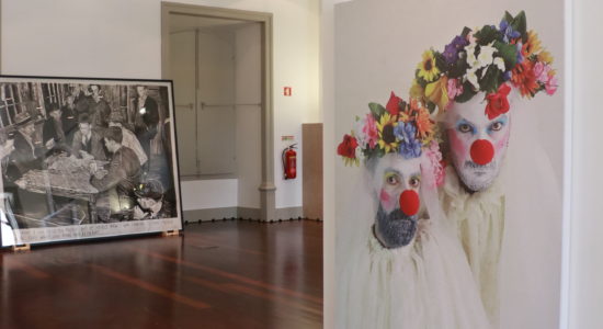 Exposição “Artefacto – Arte contemporânea trocada por miúdos”