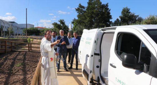 Centro Social da Ribeira do Fárrio apresenta nova carrinha elétrica