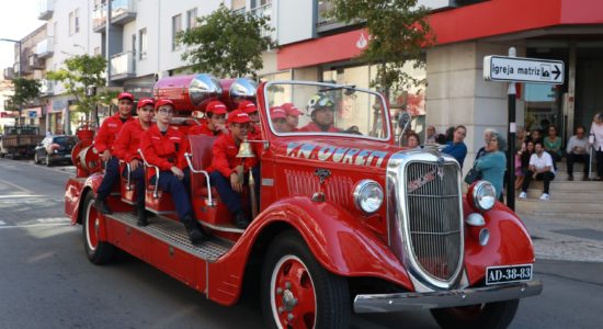 Cortejo de oferendas dos Bombeiros de Ourém regressou às ruas da cidade