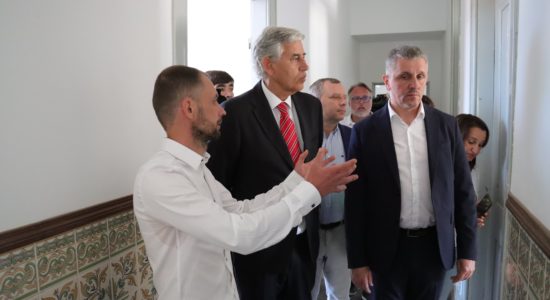 Delegação diplomática da Ucrânia visita Centro de Feridos de Guerra