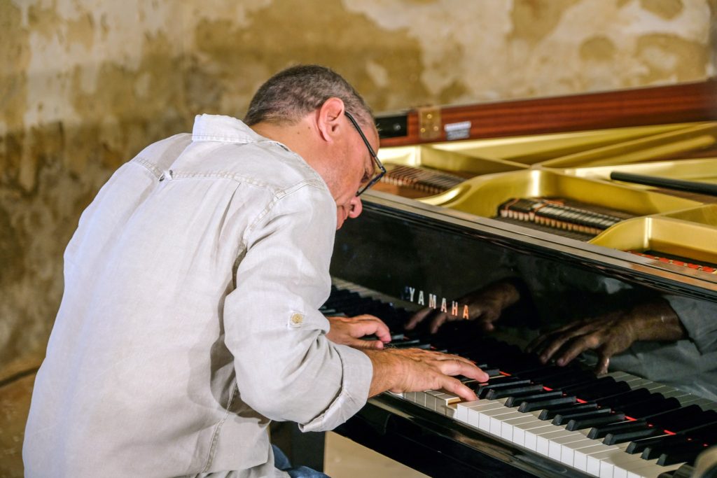 Música: Há jovens que têm no piano uma extensão do corpo