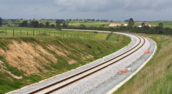 Aplicação de produtos fitofarmacêuticos junto à via ferroviária Linha do Norte