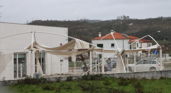 Câmara aprova meio milhão de euros para reparar escolas afetadas pela Kristin